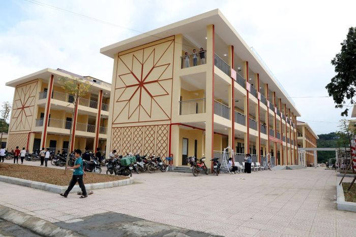 Khu phòng học Trường Phổ thông nội trú liên cấp Tiểu học và Trung học cơ sở Mẫu Sơn (xã Mẫu Sơn, tỉnh Lạng Sơn).