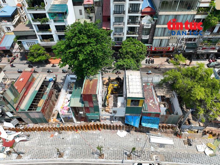 UBND phường Ô Chợ Dừa cho biết, tổng số thửa đất thuộc diện thu hồi, giải phóng mặt bằng là 166 thửa, gồm 164 hộ dân và 2 tổ chức. Đến nay, phường đã công khai 166/166 phương án; tổ chức họp đối thoại với người dân về phương án bồi thường, hỗ trợ và tái định cư.