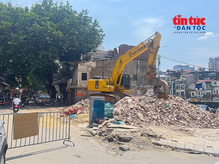 Ghi nhận những ngày đầu tháng 9/2026, chính quyền đang tổ chức tháo dỡ những công trình đã được bàn giao.