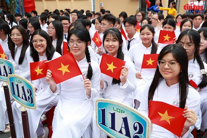 Không khí vui tươi, háo hức trước giờ diễn ra Lễ khai giảng năm học 2026-2027 sáng 5/9.
