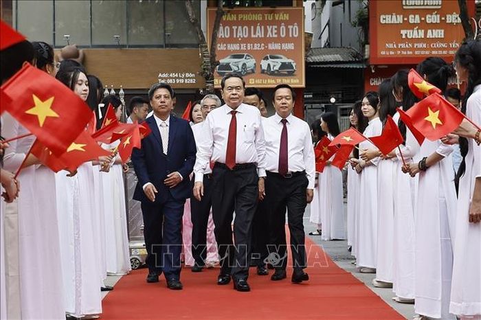 Chủ tịch Quốc hội Trần Thanh Mẫn dự Lễ khai giảng năm học 2026 - 2027 tại Trường THPT Lê Quý Đôn. Ảnh: Doãn Tấn/TTXVN