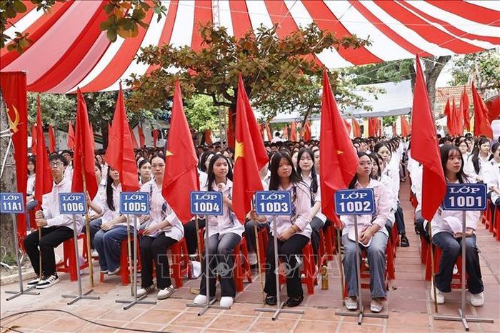 Học sinh của Trường THPT Lê Quý Đôn, tỉnh Hưng Yên dự lễ khai giảng năm học 2026 - 2027. Ảnh: Doãn Tấn/TTXVN