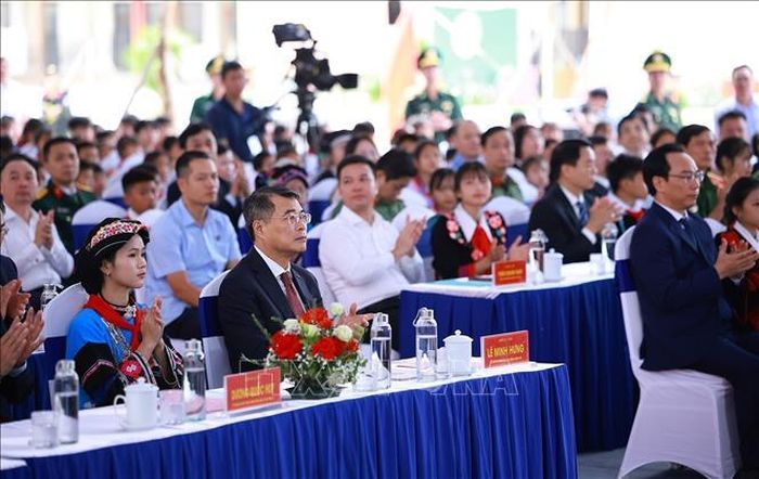 Thủ tướng Lê Minh Hưng dự Lễ khai giảng năm học 2026 - 2027 tại Trường Phổ thông nội trú liên cấp Tiểu học và Trung học cơ sở Mường Khương, xã Mường Khương, tỉnh Lào Cai. Ảnh: Dương Giang/TTXVN