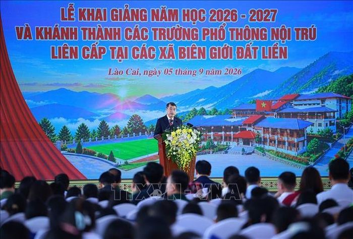Thủ tướng Lê Minh Hưng phát biểu tại Lễ khai giảng năm học 2026 - 2027 tại Trường Phổ thông nội trú Mường Khương, xã Mường Khương, tỉnh Lào Cai. Ảnh: Dương Giang/TTXVN