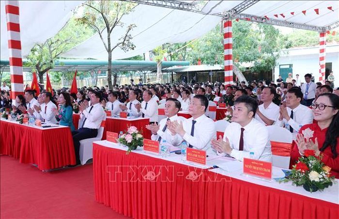 Thường trực Ban Bí thư Trần Cẩm Tú dự Lễ khai giảng năm học mới tại Trường Phổ thông Dân tộc nội trú tỉnh Bắc Ninh. Ảnh: Phương Hoa/TTXVN