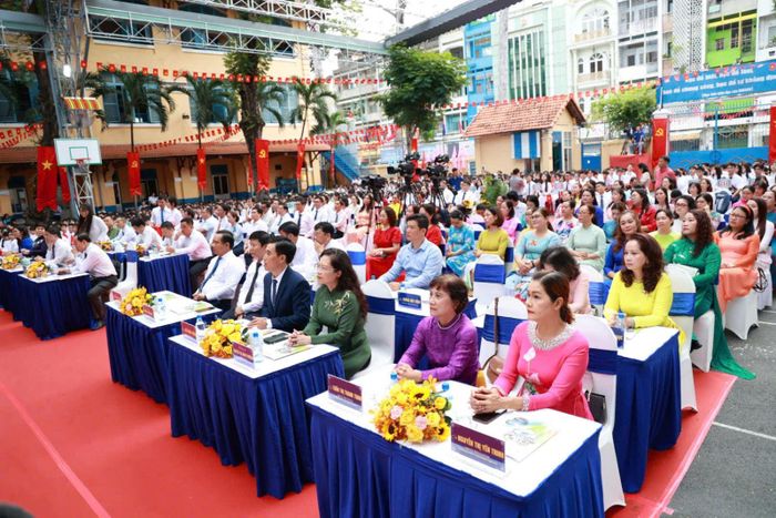 Thầy và trò các trường trên địa bàn Thành phố quyết tâm hoàn thành tốt nhiệm vụ năm học 2026 - 2027.