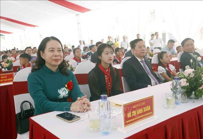 Bí thư Trung ương Đảng, Phó Chủ tịch nước Võ Thị Ánh Xuân tới dự Lễ khai giảng và khánh thành Trường Phổ thông nội trú TH và THCS Chiềng Sơn (Sơn La). Ảnh: Quang Quyết/TTXVN