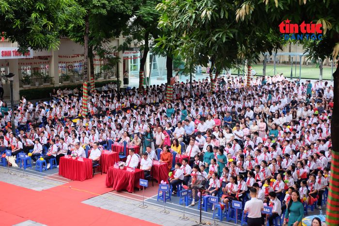 Học sinh trường THCS Cầu Giấy A trong lễ khai giảng năm học mới 2026 - 2027.