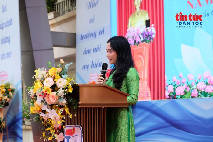 Bà Phạm Thị Như Hoa, Hiệu trưởng THCS Cầu Giấy A xác định “Đổi mới tư duy, chuyển biến mạnh mẽ, kết quả thực chất” là chủ đề hành động xuyên suốt trong năm học mới.
