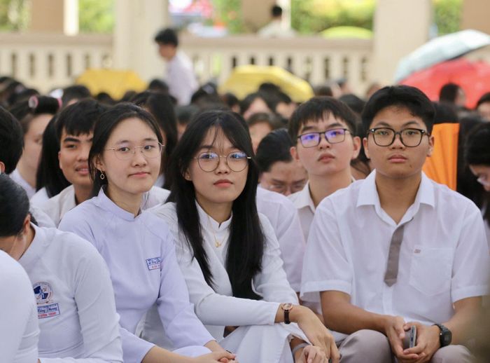 Học sinh các trường chuyên TP Hồ Chí Minh bước vào năm học mới với khí thế mới.