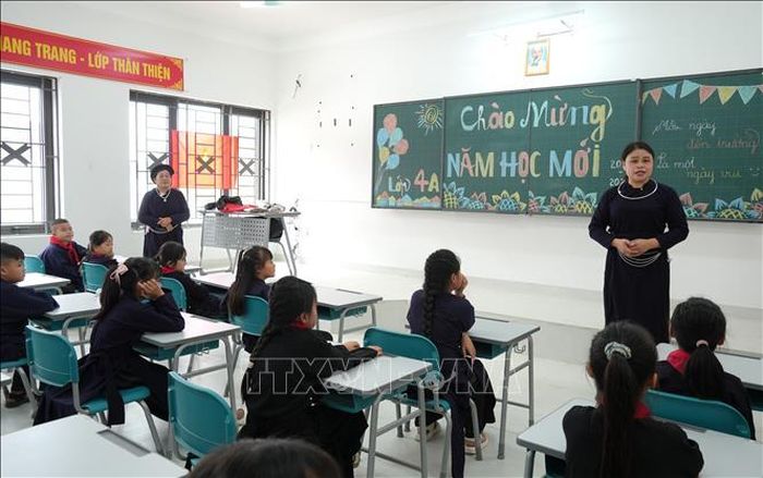Buổi gặp gỡ đầu tiên của học sinh Trường Phổ thông nội trú Tiểu học và Trung học cơ sơ Trà Lĩnh. Ảnh: Chu Hiệu/TTXVN