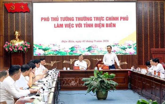Bí thư Tỉnh ủy Điện Biên Trần Tiến Dũng phát biểu tại buổi làm việc. Ảnh: Trung Kiên/TTXVN