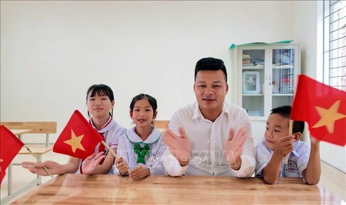 Điểm trường thôn Trần - Trường Tiểu học và THCS Thanh Lân có 01 thầy và 3 học sinh. Ảnh: TTXVN phát