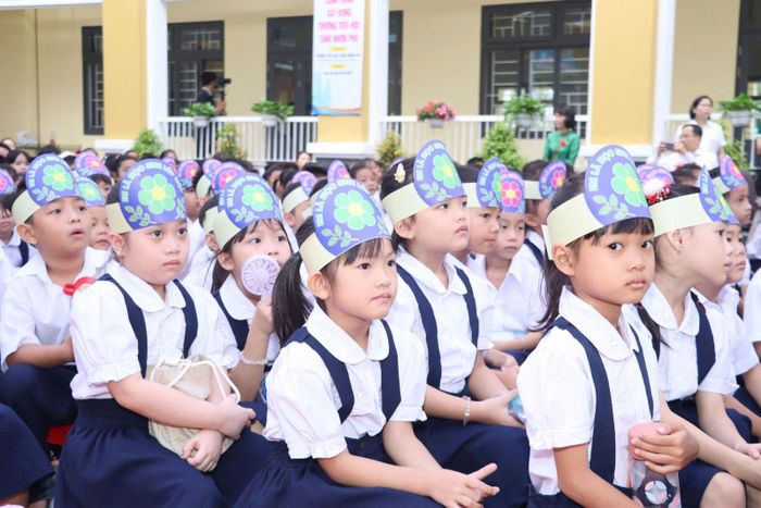 Ngày khai giảng trở thành dấu mốc đáng nhớ đối với học sinh khi bắt đầu một hành trình học tập mới dưới mái trường thân yêu.