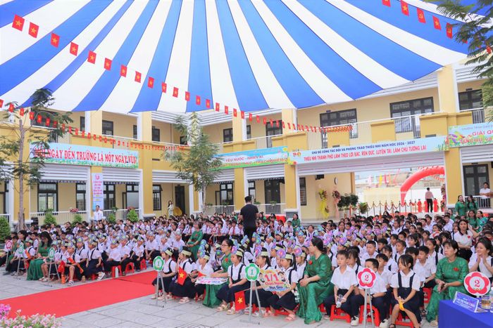 Công trình Trường Tiểu học Tăng Nhơn Phú góp phần thực hiện chiến dịch 150 ngày đêm, đưa 1.027 phòng học mới của TP Hồ Chí Minh vào sử dụng.