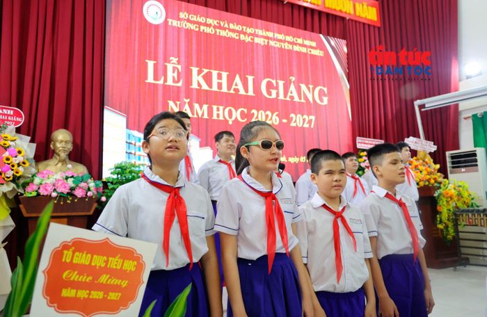 Một tiết mục văn nghệ do các học sinh khuyết tật của trường PTĐB Nguyễn Đình Chiểu, TP Hồ Chí Minh thể hiện.
