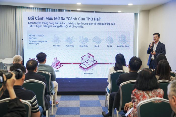 Hiện bán hàng theo kênh truyền thống đang bộc lộ nhiều rào cản.