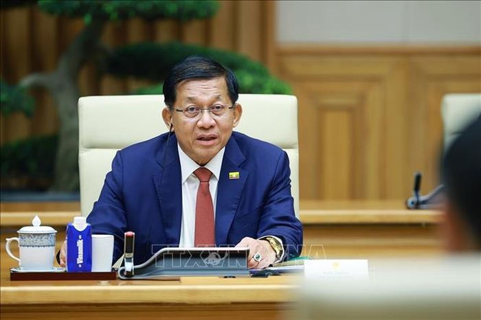 Tổng thống nước Cộng hòa Liên bang Myanmar Min Aung Hlaing phát biểu. Ảnh: Dương Giang/TTXVN