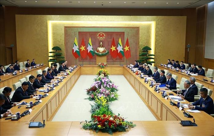 Thủ tướng Lê Minh Hưng hội kiến Tổng thống nước Cộng hòa Liên bang Myanmar Min Aung Hlaing. Ảnh: Dương Giang/TTXVN