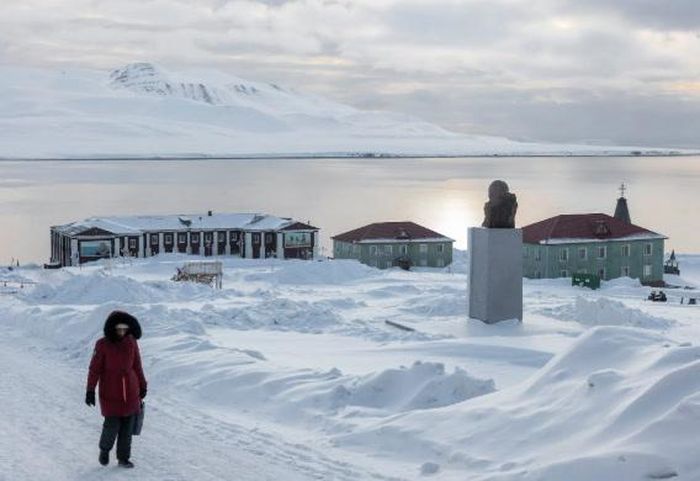 Khu vực đặt tượng đài Lãnh tụ Xô viết Lenin ở Barentsburg, Svalbard. Ảnh: Norwaynews