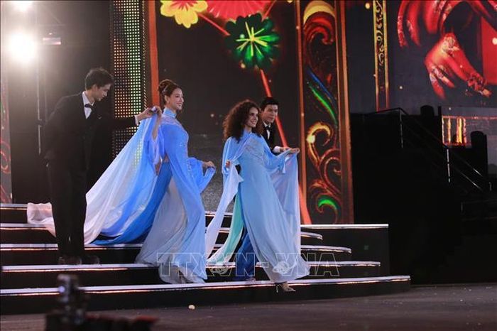 Đại diện Việt Nam - Hoa hậu Lê Nguyễn Bảo Ngọc lọt Top 40 chung cuộc Miss World 2026 nhờ chiến thắng phần thi Top Model khu vực châu Á - châu Đại Dương.