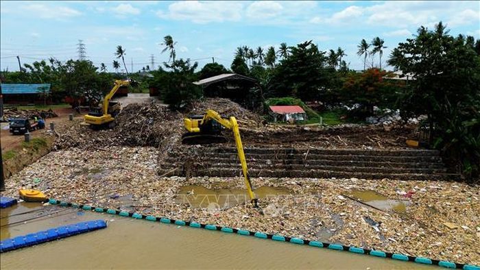 Sông Cisadane, tỉnh Tây Java, Indonesia chảy qua nhiều đô thị đông đúc trước khi đổ ra biển Java. Ảnh: TTXVN phát