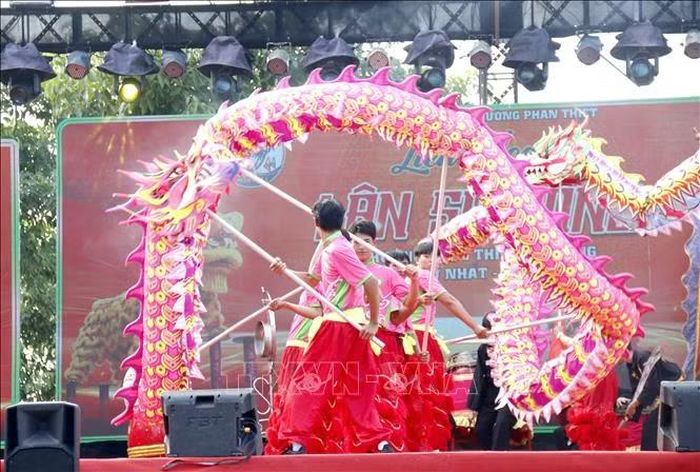 Sự hội tụ của hàng trăm nghệ nhân, huấn luyện viên và vận động viên mang đến những phần trình diễn công phu, hấp dẫn.