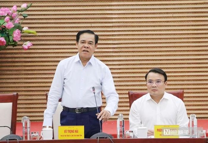 Chủ tịch UBND tỉnh Võ Trọng Hải phát biểu kết luận cuộc họp.