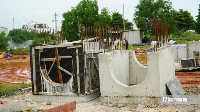 Trao đổi với Người Đưa Tin, ông Đặng Ca (thôn Tiến Hưng, xã Tuyên Quang) bày tỏ: “Chúng tôi rất mong dự án được triển khai để khu vực sớm hoàn thiện hạ tầng. Người dân cũng kiến nghị các cơ quan chức năng xem xét, giải quyết chính sách bồi thường một cách thỏa đáng, bảo đảm quyền và lợi ích chính đáng của các hộ dân có đất bị thu hồi”.