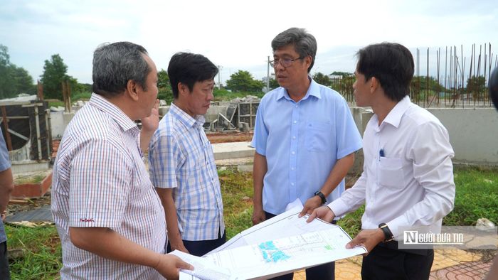 Mới đây, ông Nguyễn Minh - Phó Chủ tịch UBND tỉnh Lâm Đồng - đã kiểm tra thực tế dự án Hạ tầng kỹ thuật Khu nhà ở xã hội tại xã Tiến Lợi (cũ), nay thuộc xã Tuyên Quang. Tại buổi kiểm tra, Phó Chủ tịch UBND tỉnh Lâm Đồng yêu cầu các sở, ngành, địa phương và chủ đầu tư xác định rõ trách nhiệm, tập trung tháo gỡ các điểm nghẽn về mặt bằng, đẩy nhanh tiến độ thi công, bảo đảm các mốc thời gian đã đề ra. Đối với các trường hợp còn vướng mắc, địa phương cần tiếp tục tuyên truyền, vận động người dân; đồng thời thực hiện đầy đủ các trình tự, thủ tục theo quy định để sớm bàn giao mặt bằng cho dự án. Phấn đấu trong tháng 9/2026 hoàn thành công tác bồi thường, giải phóng mặt bằng.