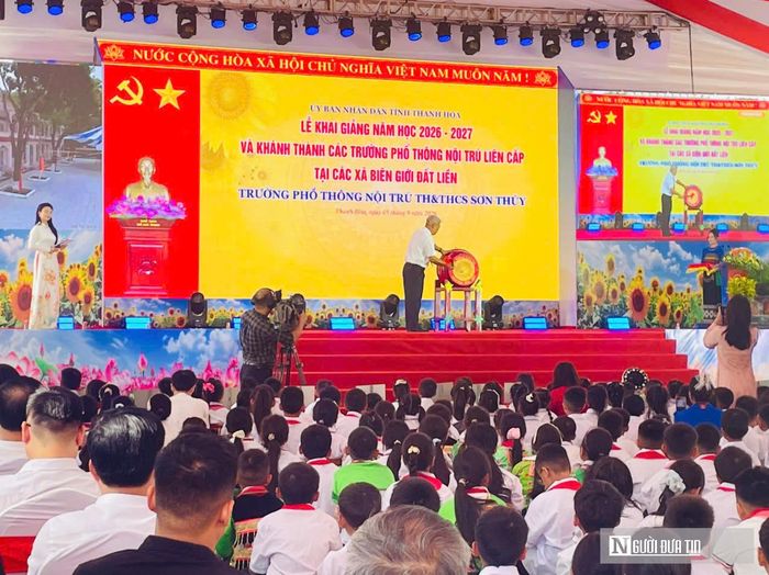 Lễ khai giảng đánh dấu bước ngoặt lớn với giáo dục vùng biên.