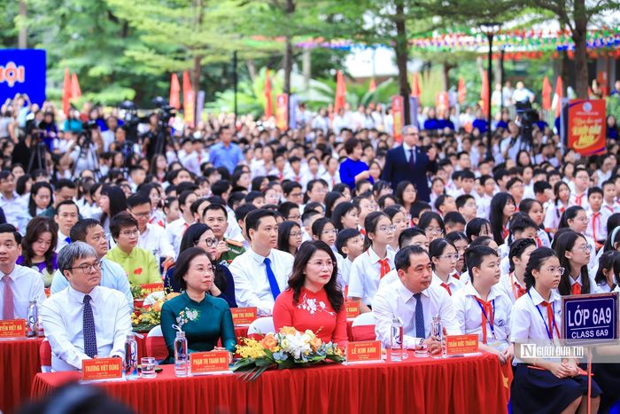 Năm học 2026-2027, Hà Nội có hơn 2,3 triệu học sinh, tăng khoảng 37.800 học sinh và hơn 1.000 lớp so với năm học trước.