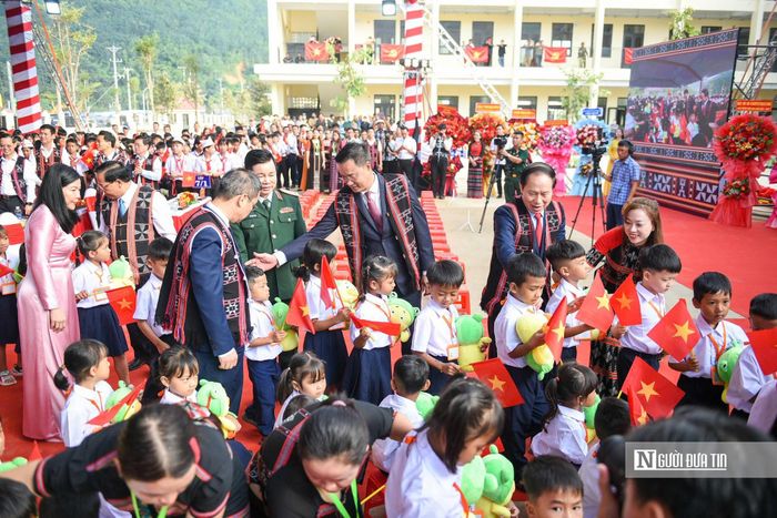 Phó Thủ tướng Lê Tiến Châu cùng lãnh đạo Trung ương và thành phố Đà Nẵng dự lễ khai giảng, khánh thành ngôi trường mới tại Tây Giang.
