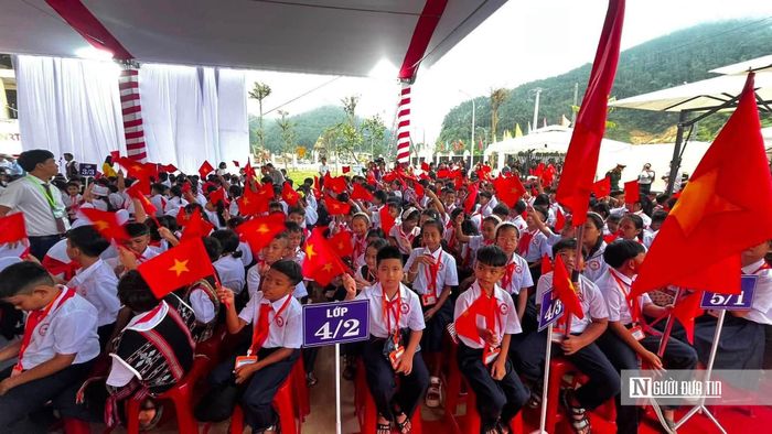 Học sinh Trường Phổ thông dân tộc nội trú Tiểu học và THCS Tây Giang rạng rỡ trong ngày khai giảng năm học 2026-2027.