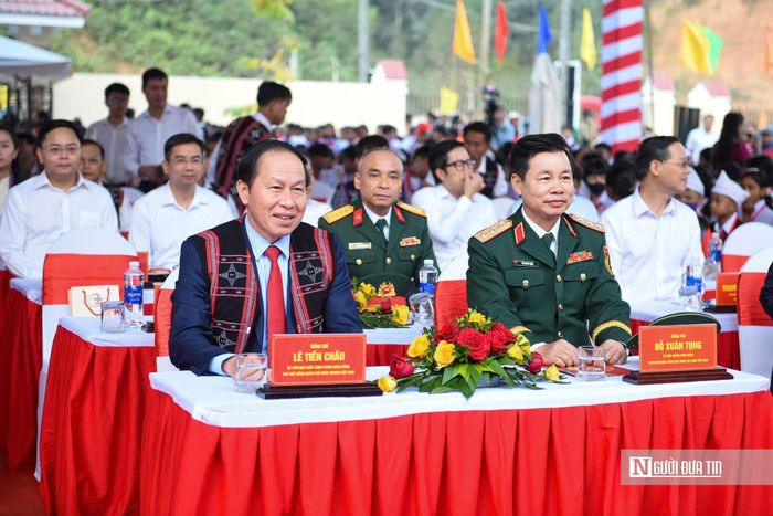 Phó Thủ tướng Chính phủ Lê Tiến Châu dự khai giảng tại Trường Phổ thông dân tộc nội trú Tiểu học và THCS Tây Giang.