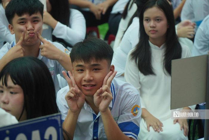 Trường THCS - THPT Phan Châu Trinh, Phường Bình Trị Đông.