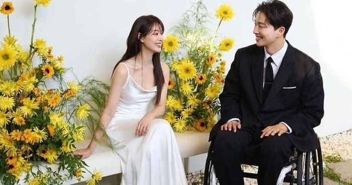 Song Ji Eun và chồng. Ảnh: KoreaBoo.
