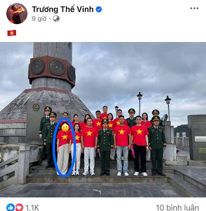 Trương Thế Vinh đăng ảnh ở cột cờ Lũng Cú nhưng che mặt một cô gái. Ảnh: FBNV