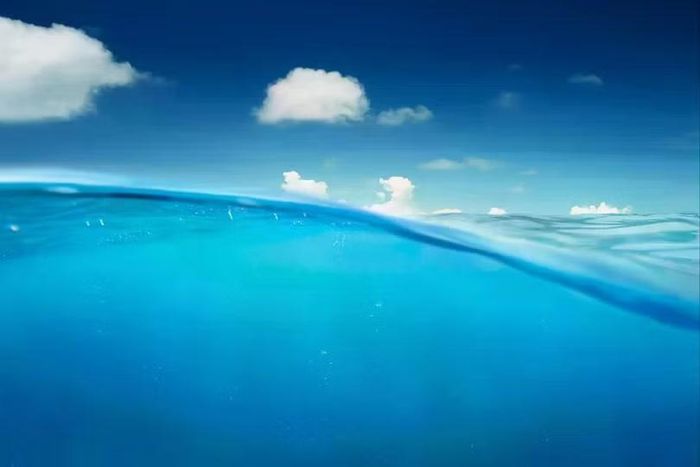 Ước tính các đại dương trên thế giới chứa 4,5 tỷ tấn uranium, nhưng việc khai thác nó vô cùng khó khăn. Ảnh: Shutterstock.