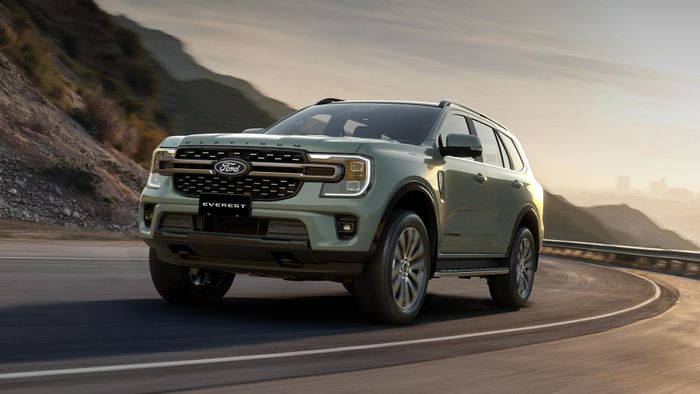 Everest Platinum+ được Ford công bố ở mức khoảng 10 lít/100 km.