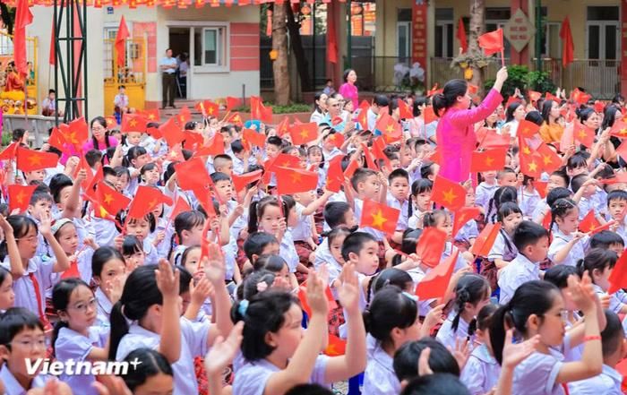 Không khí khai giảng tại Tiểu học Chu Văn An (Hoàng Liệt, Hà Nội). Ảnh: TTXVN