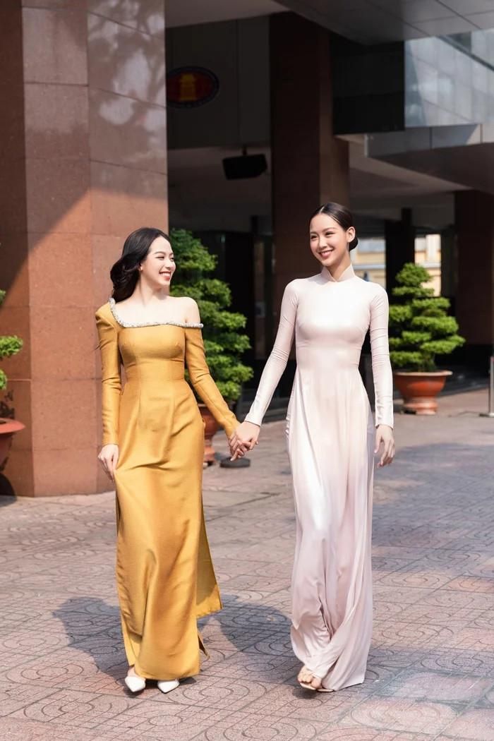 Hoa hậu Thanh Thủy tuy không đến tham dự trực tiếp đêm chung kết Miss World nhưng vẫn dõi theo và cổ vũ Bảo Ngọc hết mình.