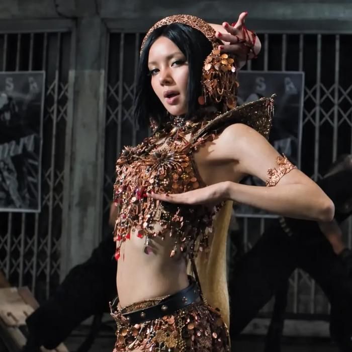 Hình ảnh của Lisa trong MV 
