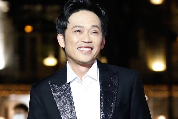 NSƯT Hoài Linh.