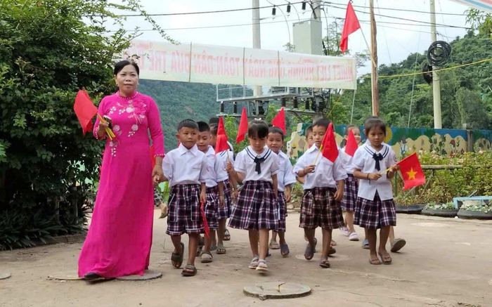 Học sinh Trường PTDTBT Tiểu học Mỹ Lý 2 khai giảng năm học 2025 - 2026.