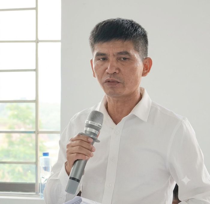 Ông Nguyễn Văn Dúp, Hiệu trưởng Trường Phổ thông nội trú liên cấp Tiểu học và THCS Si Pa Phìn.