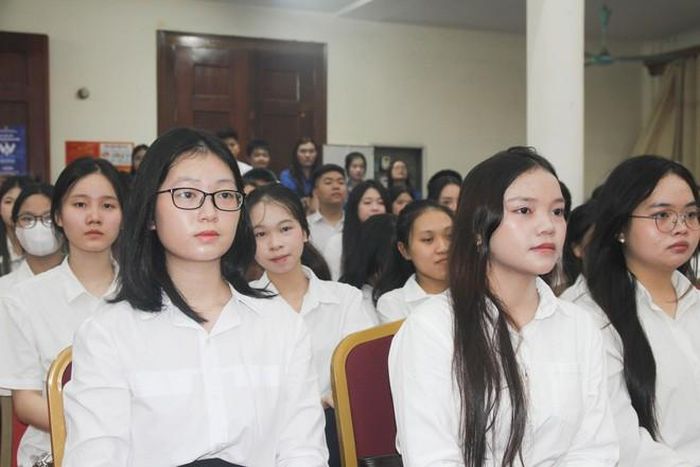 Không khí buổi Lễ khai giảng tại Học viện Phụ nữ Việt Nam
