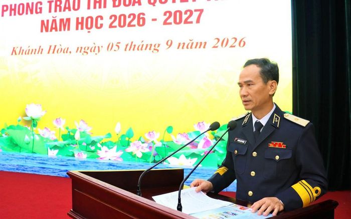 Chuẩn Đô đốc Nguyễn Hữu Thoan, Chính ủy Học viện Hải quân, phát động thi đua