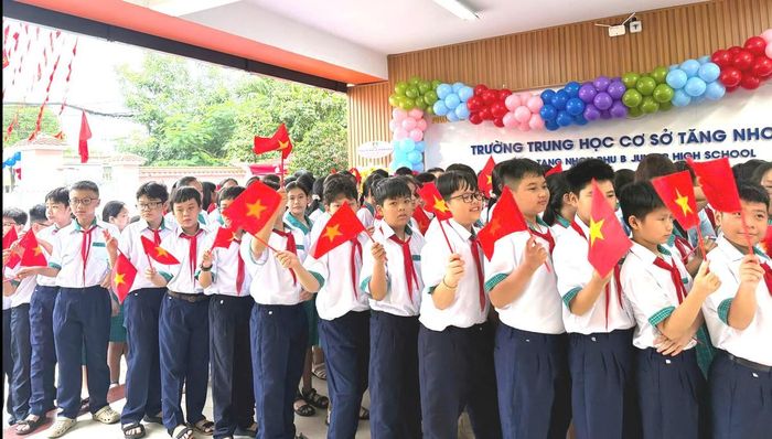 Lễ khai giảng tại trường THCS Tăng Nhơn Phú B (Phường Tăng Nhơn Phú, TPHCM).