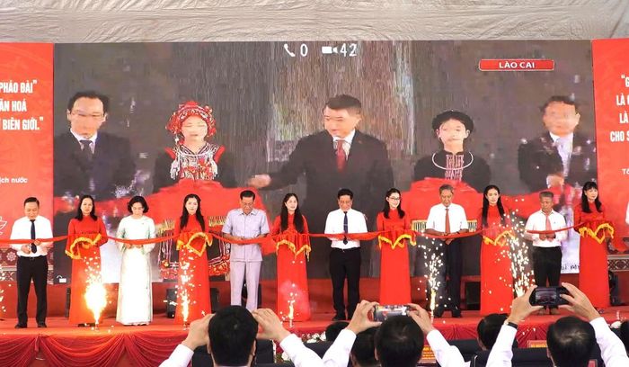 Lãnh đạo tỉnh An Giang cắt băng khánh thành Trường Phổ thông nội trú Tiểu học và Trung học cơ sở Giang Thành